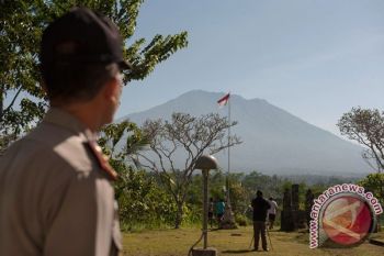 PVMBG: Masyarakat Dilarang Berada pada Radius 7,5 km Gunung Agung