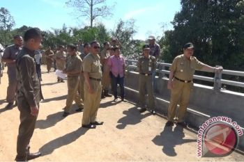 Bupati Paser Tinjau Proyek Jalan dan Jembatan