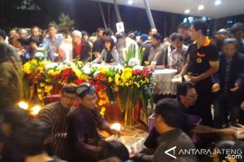 Umat Misa Malam Sura Di Gua Kerep Ambarawa
