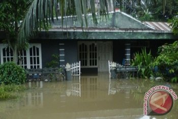Sekolah dan rumah  di Mukomuko terendam banjir dari lupan sungai
