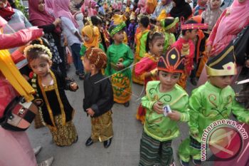 Hujan mengguyur, pembukaan Festival Pesona Palu Nomoni tetap meriah