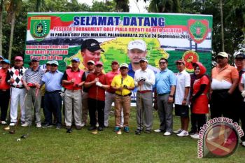 Mantap! Bupati Barsel Manfaatkan Golf untuk Berinteraksi dengan Sejumlah Pengusaha 