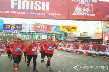 Sejumlah Pejabat Ikuti Lomba Lari Half Marathon 
