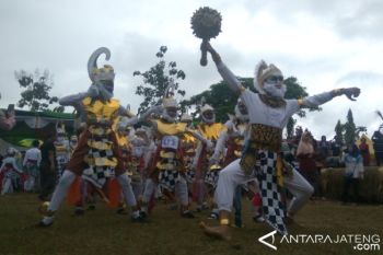 Seribu Hanoman Tampil di Kendalisada Art Festival