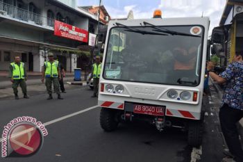 PKL kerja bakti bersihkan Malioboro