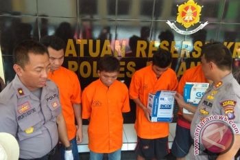 4 Pencuri Aki dan Mobil Digulung Polisi Palangka Raya