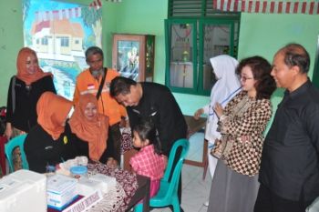 Undip-Unicef Pantau Pelaksanaan Imunisasi MR di Banyumas 