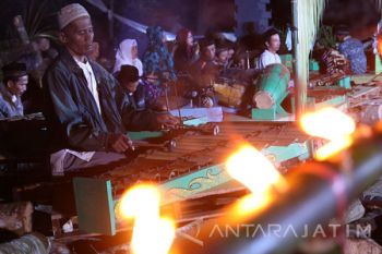 Pertunjukan Gamelan Deling