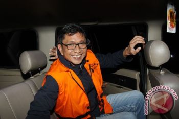 KPK Periksa Delapan Saksi Kasus Eddy Rumpoko