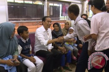 Presiden Jokowi naik commuter line rayakan HUT KAI