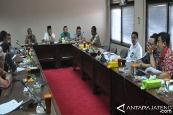 Tenaga Kontrak STAIN Mengadu DPRD Soal Gaji