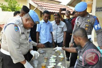 Polres Merauke periksa urine 200 personil 