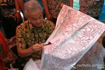 Gubernur Jateng Ajak Pelajar Ikut Lestarikan Batik