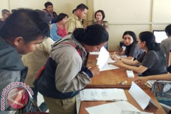 KPU Gumas Lakukan Sosialisasi Tahapan Pilkada Melalui Jalan Sehat