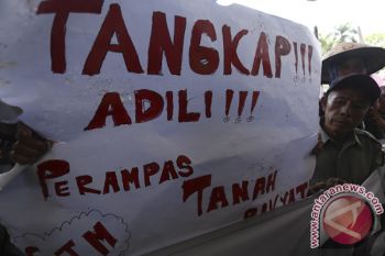 Suku Sakai menuntut ganti rugi Rp4 triliun