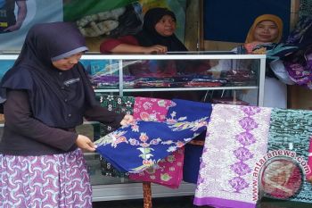 Warga Temon produksi batik bermotif potensi lokal 