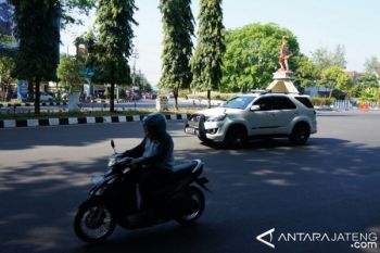 Simulasi Penutupan Perlintasan Sebidang KA Manahan, Warga Kebingungani 