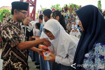 Ratusan Siswa Berprestasi Boyolali Dapatkan Hadiah Tablet