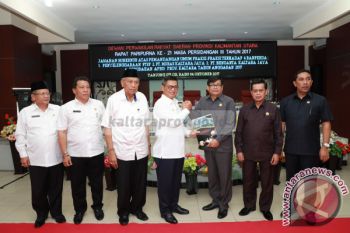 Gubernur Apresiasi Pandangan Fraksi DPRD