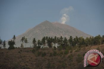 Gunung Agung Akumulasikan Energi