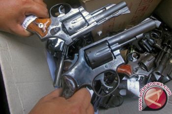 Sisno Adiwinoto : Polisi Sejak Berdiri Dipersenjatai