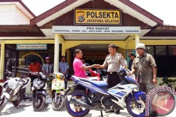 Polsek Japsel kembalikan motor curian kepada pemiliknya