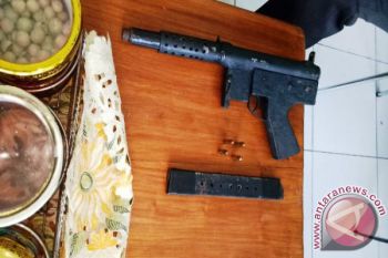 Polisi terima senjata api dari warga Keerom