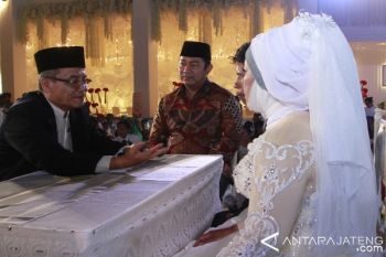 12 Pasangan Nikah Massal, Hendi Jadi Saksi 