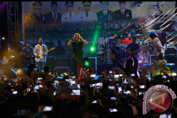 Ribuan Warga Palangka Raya Padati Konser Armada
