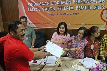 PDIP Surakarta Daftarkan Peserta Pemilu ke KPU 