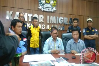 Imigrasi Agam Deportasi Dua Warga Tiongkok Karena Menyalahi Izin Tinggal