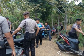 Digerebeg, Pejudi Lari Tunggang Langgang Tinggalkan 44 Sepeda Motor