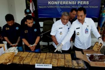 GELAR KASUS PENGIRIMAN GANJA