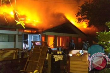 Seorang Dosen UPR Nyaris Terpanggang, Akibat Kebakaran di Jalan Yos Sudarso