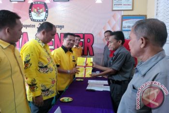 Golkar Dharmasraya Serahkan Dukungan 1.121 KTA