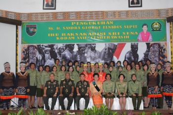 Ny Sandra dikukuhkan sebagai Ibu Raksakarini Kodam Cenderawasih