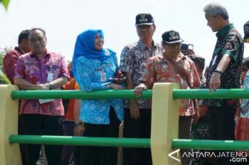 Ganjar Kecewa Sungai Pelayaran Demak Dipenuhi Sampah
