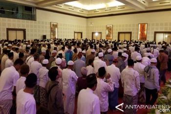 Ribuan Warga Padati Acara 40 Hari Mengenang Alex