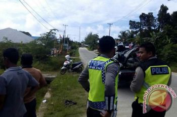 Peristiwa Naas, Pengendara Sepeda Motor Tabrak Rumah 