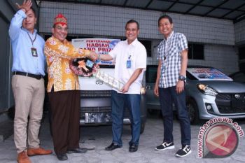 2 Nasabah Terima Mobil Program Hadiah Simpedes