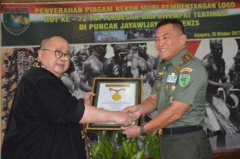 Logo HUT ke-72 TNI masuk rekor Muri 