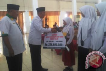 30 Mahasiswa Dharmasraya Terima Beasiswa SKSS 2017 dari Baznas
