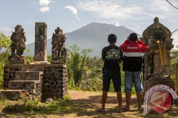 PVMBG turunkan status Gunung Agung jadi Siaga