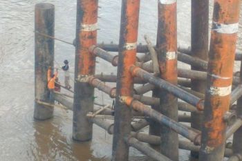Tiang Pengaman Jembatan Muara Teweh Diperbaiki 