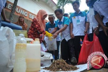 Komunitas masyarakat peduli sungai kelola sampah