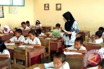 Dua Sekolah di Baubau Peroleh Bantuan Kemendikbud 