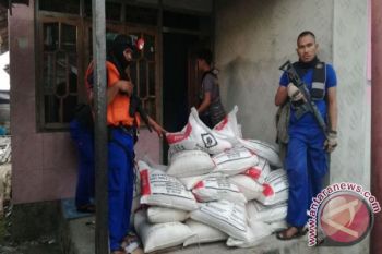 Polisi sita 3,4 ton bahan bom ikan di Banggai Laut
