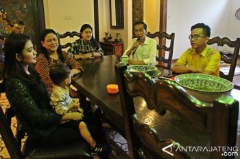 Jokowi: Panitia Siap Gelar Pernikahan Kahiyang dan Bobby