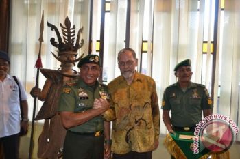 Pangkostrad Mengaku Senang Kunjungi Museum Pusaka Nias