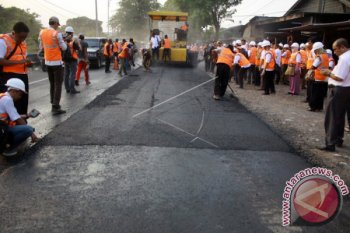 Pengaspalan Jalan Menggunakan Limbah Plastik